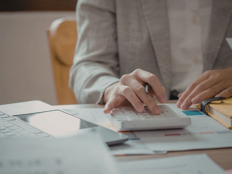 o que é iva no contrato pj brasil